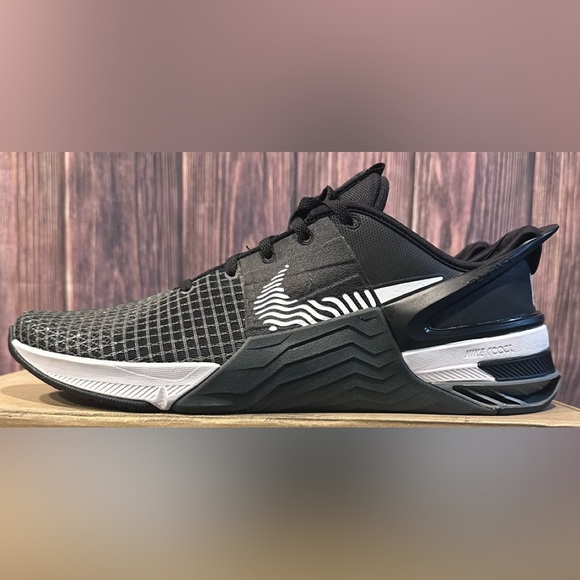 Nike Black and Gray Metcon 8 Flyease Shoes - Picture 2 of 7